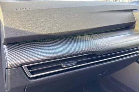 MV75UNY Volkswagen Golf 2.0 TDI 150 Black Edition 5dr DSG Thumbnail #36