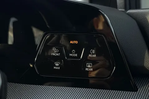 MV75UNY Volkswagen Golf 2.0 TDI 150 Black Edition 5dr DSG Thumbnail #40