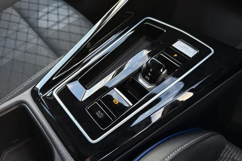 MV75UNY Volkswagen Golf 2.0 TDI 150 Black Edition 5dr DSG Thumbnail #42