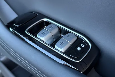  Omoda 9 1.5T SHS 34.46kWh Noble DHT3 4WD Euro 6 (s/s) 5dr Thumbnail #44