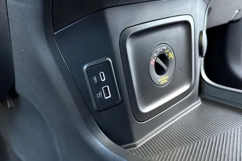  Omoda 9 1.5T SHS 34.46kWh Noble DHT3 4WD Euro 6 (s/s) 5dr Thumbnail #50