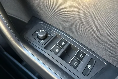 MK21YSW Volkswagen T-Roc 1.5 TSI EVO Black Edition 5dr DSG Thumbnail #21