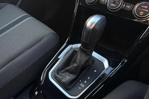 MK21YSW Volkswagen T-Roc 1.5 TSI EVO Black Edition 5dr DSG Thumbnail #35