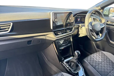 YP25XVT Volkswagen T-Roc 1.5 TSI R-Line 5dr Thumbnail #9