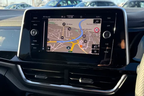 YP25XVT Volkswagen T-Roc 1.5 TSI R-Line 5dr Thumbnail #12