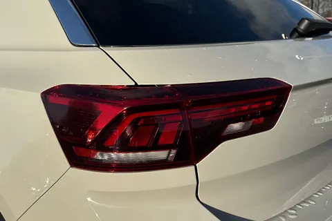 YP25XVT Volkswagen T-Roc 1.5 TSI R-Line 5dr Thumbnail #16