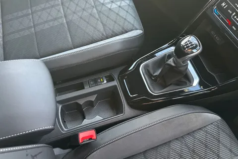 YP25XVT Volkswagen T-Roc 1.5 TSI R-Line 5dr Thumbnail #20