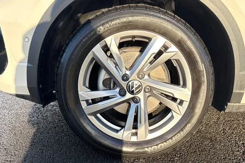 YP25XVT Volkswagen T-Roc 1.5 TSI R-Line 5dr Thumbnail #24