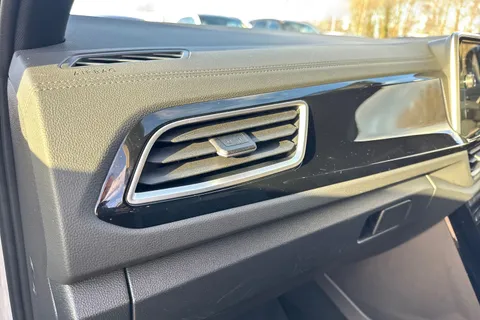 YP25XVT Volkswagen T-Roc 1.5 TSI R-Line 5dr Thumbnail #30