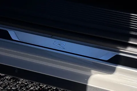 YP25XVT Volkswagen T-Roc 1.5 TSI R-Line 5dr Thumbnail #32