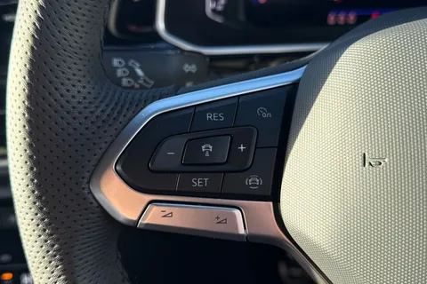 YP25XVT Volkswagen T-Roc 1.5 TSI R-Line 5dr Thumbnail #33