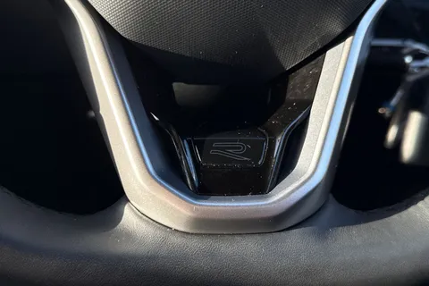 YP25XVT Volkswagen T-Roc 1.5 TSI R-Line 5dr Thumbnail #35