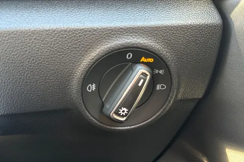 YP25XVT Volkswagen T-Roc 1.5 TSI R-Line 5dr Thumbnail #36