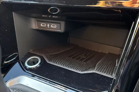 YP25XVT Volkswagen T-Roc 1.5 TSI R-Line 5dr Thumbnail #37