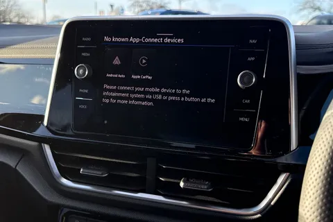 YP25XVT Volkswagen T-Roc 1.5 TSI R-Line 5dr Thumbnail #40