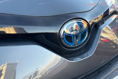 FH22EHT Toyota C-Hr 1.8 VVT-h Icon CVT Euro 6 (s/s) 5dr Thumbnail #32