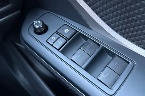 FH22EHT Toyota C-Hr 1.8 VVT-h Icon CVT Euro 6 (s/s) 5dr Thumbnail #36