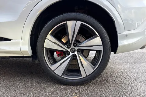 PN75GVM Audi Q5 SUV Edition 1 TDI quattro 204 PS S tronic Thumbnail #12