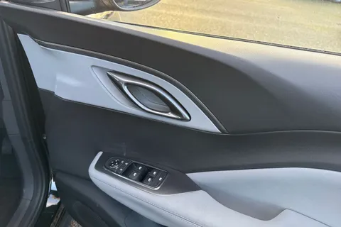 DC75RTZ BYD Dolphin Surf 30kWh Active Auto 5dr Thumbnail #17