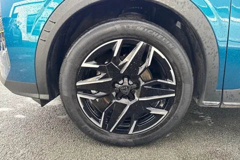 CVZ4040 PEUGEOT 3008 1.2 HYBRID GT e-DSC6 Euro 6 (s/s) 5dr Thumbnail #6