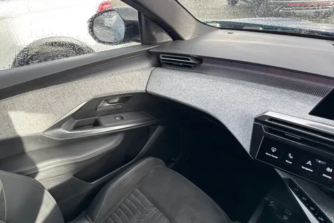 CVZ4040 PEUGEOT 3008 1.2 HYBRID GT e-DSC6 Euro 6 (s/s) 5dr Thumbnail #14