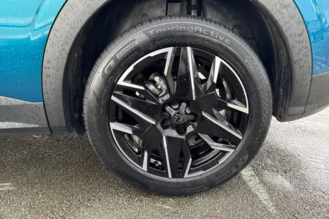 CVZ4040 PEUGEOT 3008 1.2 HYBRID GT e-DSC6 Euro 6 (s/s) 5dr Thumbnail #21