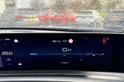 CVZ4040 PEUGEOT 3008 1.2 HYBRID GT e-DSC6 Euro 6 (s/s) 5dr Thumbnail #24