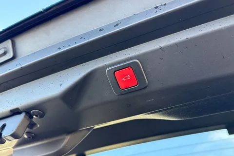 CVZ4040 PEUGEOT 3008 1.2 HYBRID GT e-DSC6 Euro 6 (s/s) 5dr Thumbnail #35