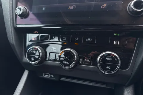 19 of 48 for Škoda Octavia 1.5 TSI ACT SE Technology Euro 6 (s/s) 5dr