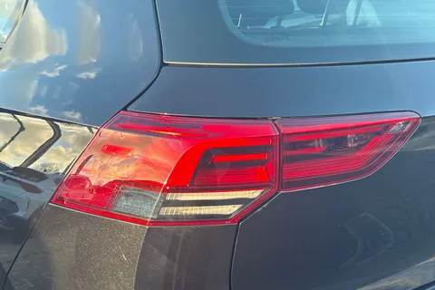 GJ73WKN Volkswagen Golf 2.0 TDI Life 5dr DSG Thumbnail #9