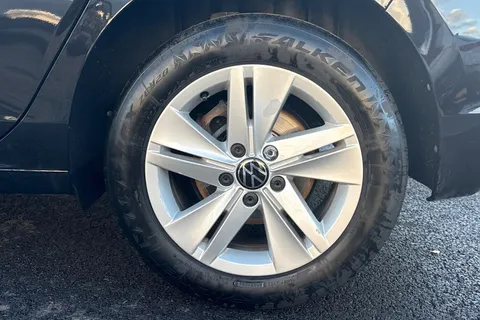 GJ73WKN Volkswagen Golf 2.0 TDI Life 5dr DSG Thumbnail #12