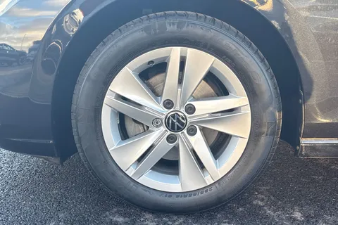 GJ73WKN Volkswagen Golf 2.0 TDI Life 5dr DSG Thumbnail #13