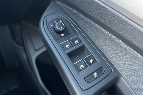 GJ73WKN Volkswagen Golf 2.0 TDI Life 5dr DSG Thumbnail #22