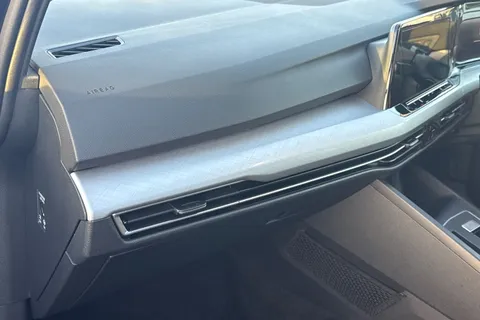 GJ73WKN Volkswagen Golf 2.0 TDI Life 5dr DSG Thumbnail #30