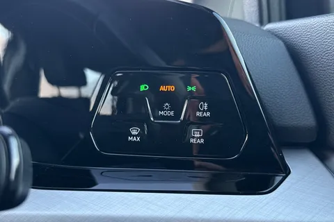 GJ73WKN Volkswagen Golf 2.0 TDI Life 5dr DSG Thumbnail #33