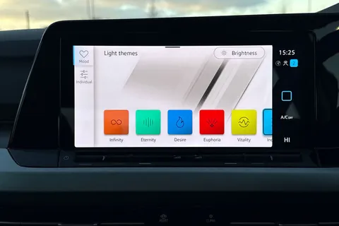 GJ73WKN Volkswagen Golf 2.0 TDI Life 5dr DSG Thumbnail #38