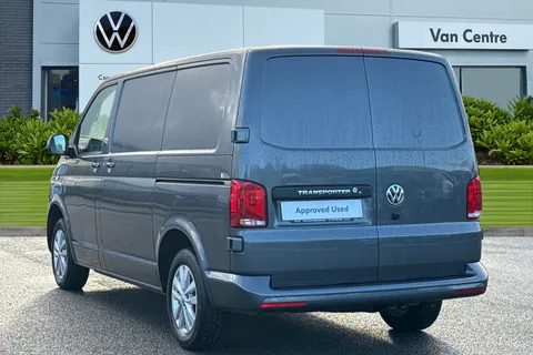 DE74VPK Volkswagen Transporter 2.0 TDI 110 Highline Van Thumbnail #3