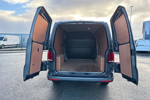 DE74VPK Volkswagen Transporter 2.0 TDI 110 Highline Van Thumbnail #7