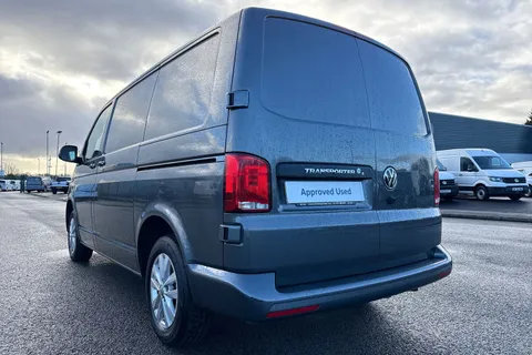 DE74VPK Volkswagen Transporter 2.0 TDI 110 Highline Van Thumbnail #8