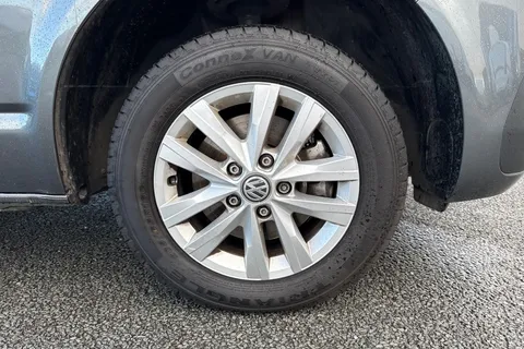DE74VPK Volkswagen Transporter 2.0 TDI 110 Highline Van Thumbnail #10