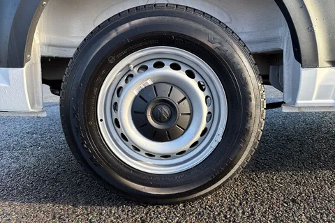 DG75CBY Volkswagen Crafter CR35 Commerce MWB 140 PS FWD  - Business Pack Thumbnail #10