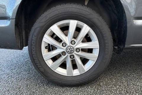 DE74VPK Volkswagen Transporter 2.0 TDI 110 Highline Van Thumbnail #11