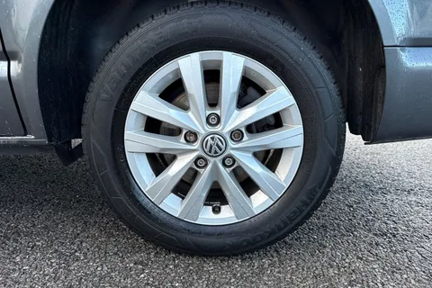 DE74VPK Volkswagen Transporter 2.0 TDI 110 Highline Van Thumbnail #12