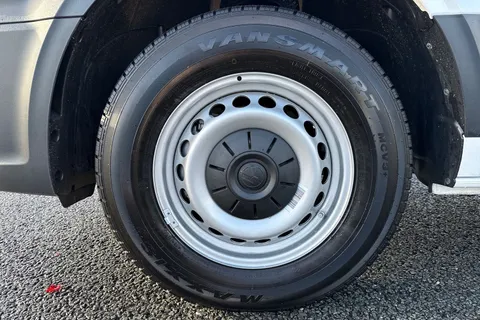 DG75CBY Volkswagen Crafter CR35 Commerce MWB 140 PS FWD  - Business Pack Thumbnail #12