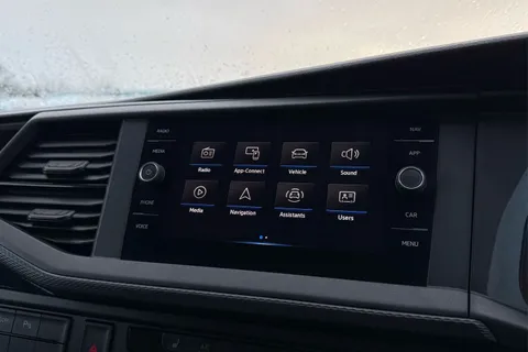 DE74VPK Volkswagen Transporter 2.0 TDI 110 Highline Van Thumbnail #17