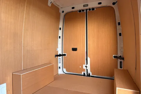 DG75CBY Volkswagen Crafter CR35 Commerce MWB 140 PS FWD  - Business Pack Thumbnail #18