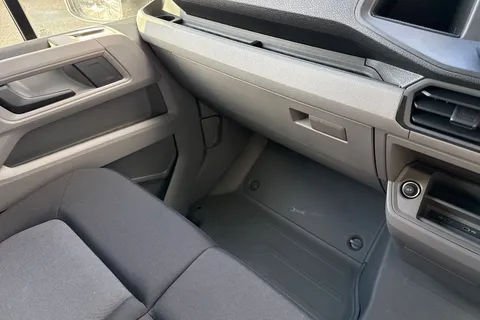 DG75CBY Volkswagen Crafter CR35 Commerce MWB 140 PS FWD  - Business Pack Thumbnail #19