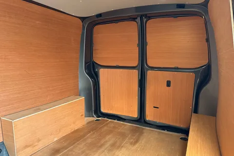 DE74VPK Volkswagen Transporter 2.0 TDI 110 Highline Van Thumbnail #19