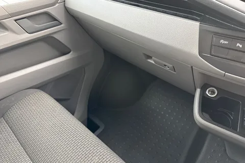 DE74VPK Volkswagen Transporter 2.0 TDI 110 Highline Van Thumbnail #20