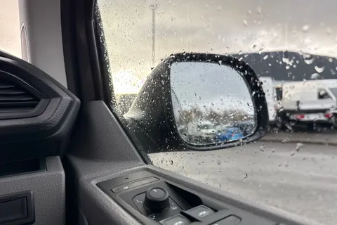 DE74VPK Volkswagen Transporter 2.0 TDI 110 Highline Van Thumbnail #21